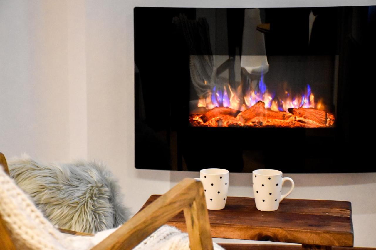 Envalira - Woody Hut 07937 *