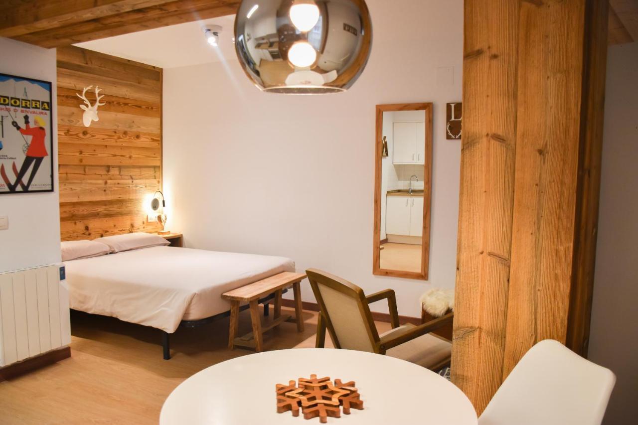 Envalira - Woody Hut 07937 *